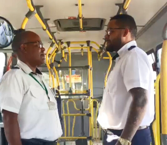 Dia dos Pais: Pai e filho trabalham como motoristas no transporte coletivo de Campina Grande