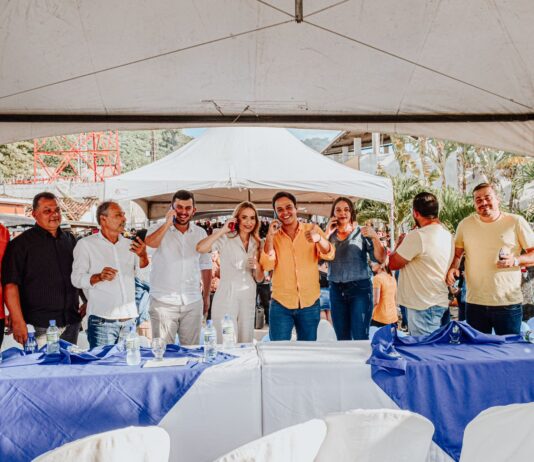 Daniella Ribeiro participa de entrega da antena da telefonia da Claro em Bananeiras