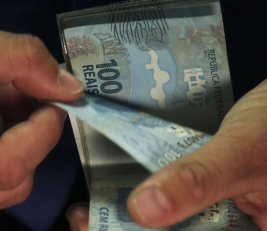Beneficiários com NIS de final 7 recebem Auxílio Brasil. Auxílio Gás, no valor de R$ 110, também será pago hoje