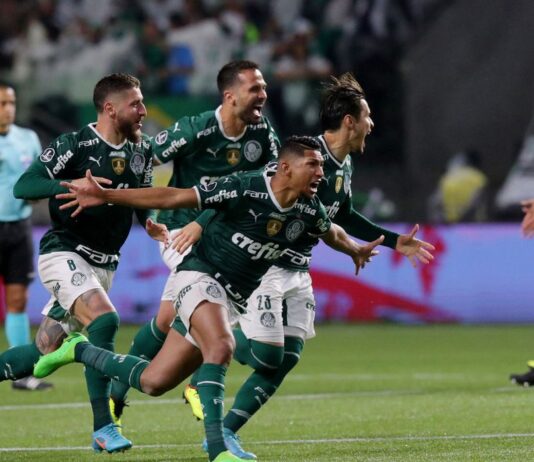 Com dois a menos, Palmeiras segura empate e se classifica nos pênaltis. Verdão supera o Atlético-MG e mostra força na Libertadores