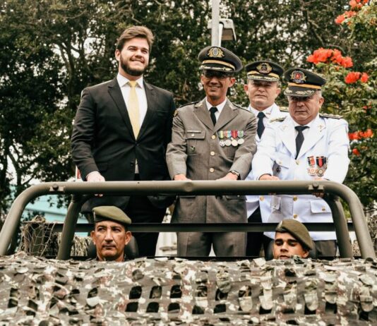 DIA DA INDEPENDÊNCIA: Bruno prestigia desfile cívico-militar, que reuniu cerca de 10 mil pessoas em Campina Grande, nesta quarta-feira