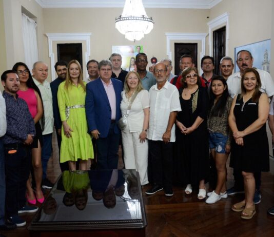 Com Daniella, congressistas do Parlatino visitam Palácio do Governo