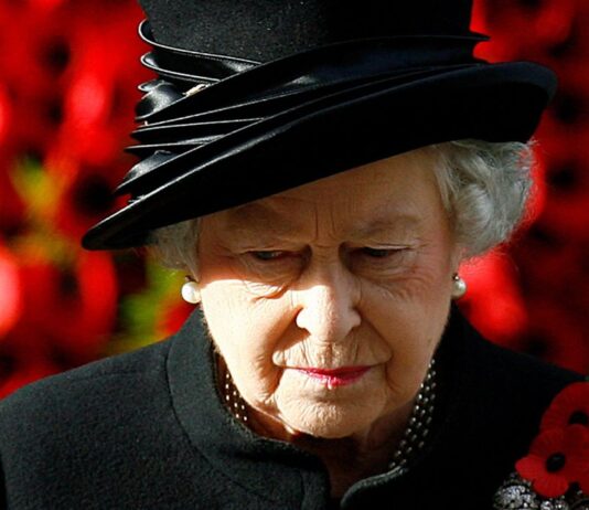 Rainha Elizabeth II morre aos 96 anos na Escócia