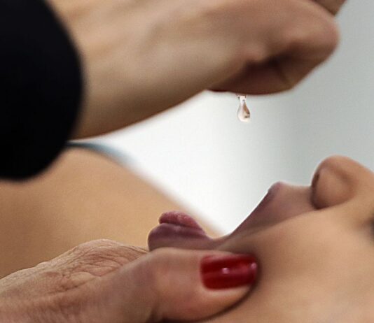 Ministério da Saúde intensifica vacinação contra a poliomielite Doença causa paralisia infantil