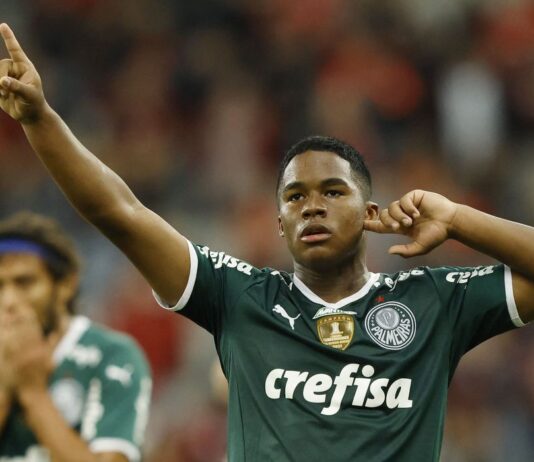 Palmeiras supera Athletico-PR e coloca uma mão na taça do Brasileiro. Verdão pode ser campeão quarta caso Corinthians e Inter não vençam