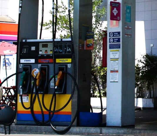 Preço da gasolina nos postos volta a subir após 15 semanas Pesquisa é da Agência Nacional do Petróleo e Gás Natural