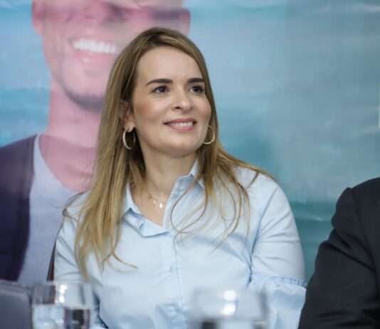 Projeto de Daniella Ribeiro garante acompanhante à mulher durante o parto