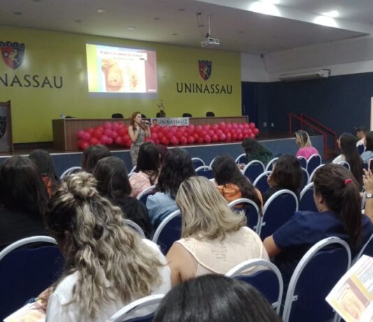 Universidade realiza evento em alusão ao Outubro Rosa com estudantes de Enfermagem