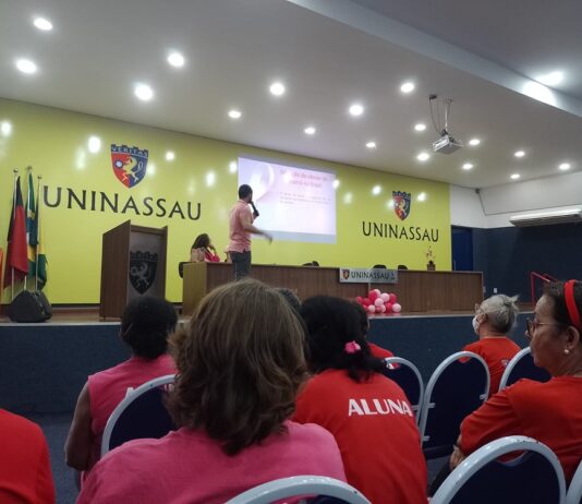 Centro Universitário realiza palestra para grupo da melhor idade, sobre o câncer de mama