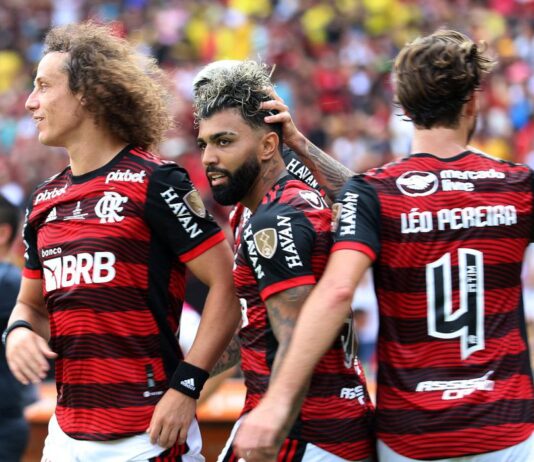 Gabigol decide e Flamengo conquista o tricampeonato da Libertadores. Camisa 9 brilha na vitória por 1 a 0 sobre Athletico-PR no Equador