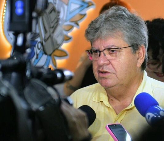 João Azevêdo é reeleito governador da Paraíba com mais de 1 milhão de votos