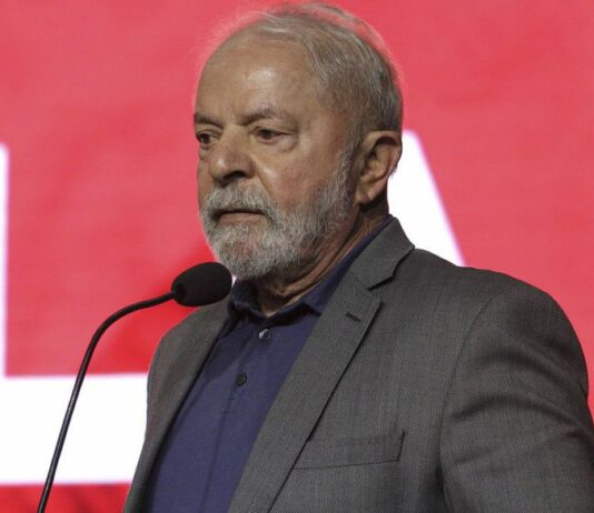 Lula é eleito presidente do Brasil 12 anos após deixar o poder