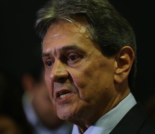 Roberto Jefferson ainda não está preso; decisão aponta seguido descumprimento de ordem judicial