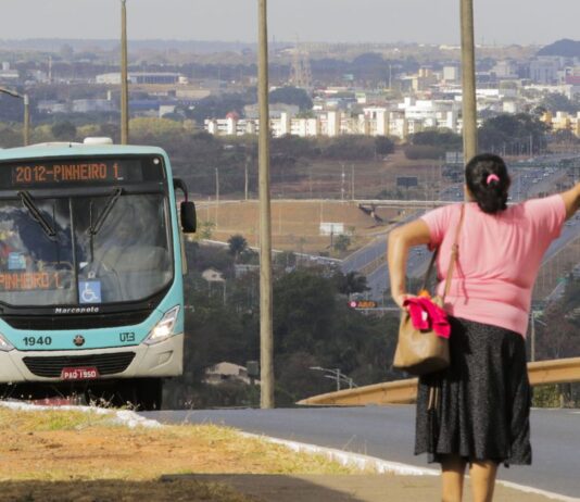 Ministro do STF autoriza transporte público gratuito no segundo turno