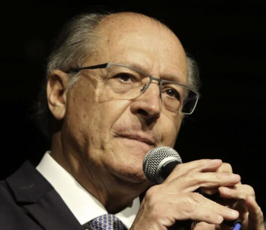 Vice-presidente eleito anuncia mais 61 nomes da equipe de transição. Geraldo Alckmin fez o anúncio em coletiva de imprensa, em São Paulo
