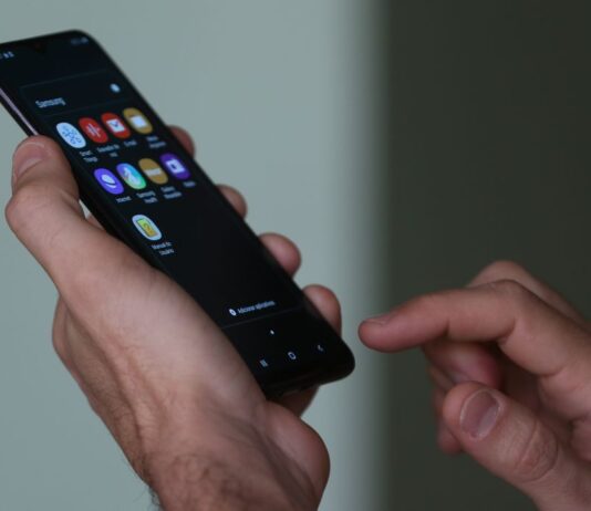 Anatel cria código 0304 para identificar ligações de cobrança. Medida segue os moldes do 0303, utilizado para o caso de telemarketing