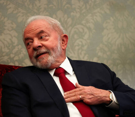 Lula chega a Brasília com Haddad para destravar PEC, acordos e ministérios