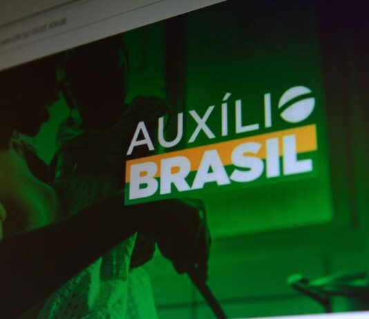 Auxílio Brasil: beneficiários com NIS 3 já podem movimentar dinheiro. Até o fim do ano, benefício tem valor mínimo de R$ 600 por família