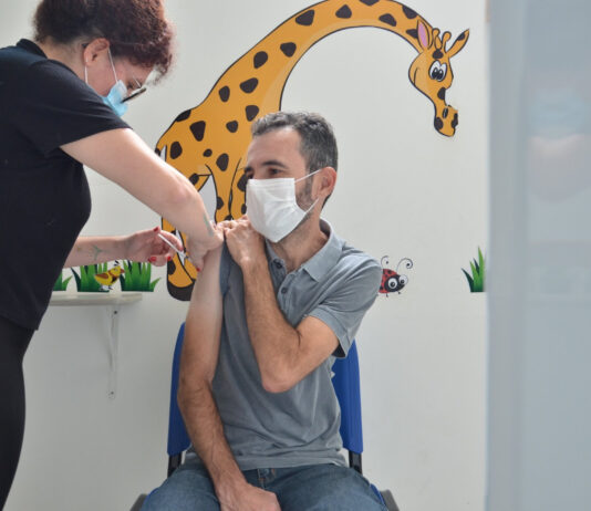 Campina Grande é a cidade que mais vacinou na PB no dia D de imunização contra a covid-19