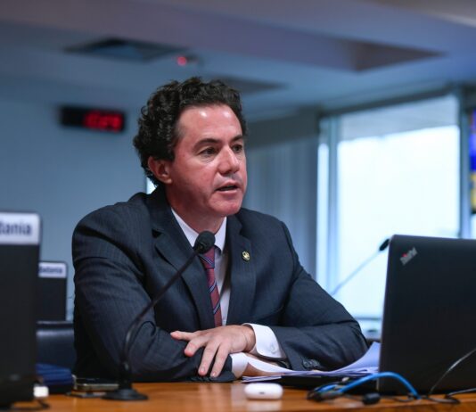 Comissão aprova relatório de Veneziano que beneficia Agentes Comunitários de Saúde e de Combate a Endemias