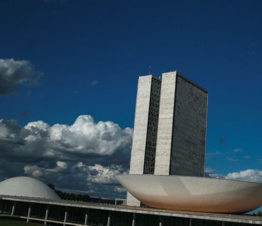 Congresso promulga PEC da Transição. Sessão solene foi realizada na noite desta quarta