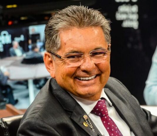 Adriano Galdino recebe parecer jurídico favorável e anuncia disputa para 1° biênio na Assembleia