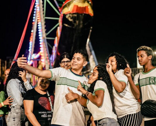 Prefeitura de Campina Grande proporciona noite de lazer, em parque de diversões, para estudantes da Rede Municipal de Ensino