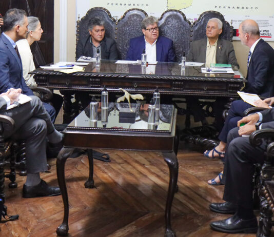 João Azevêdo recebe missão do Banco Mundial e destaca investimentos em segurança hídrica e incentivos a produtores rurais