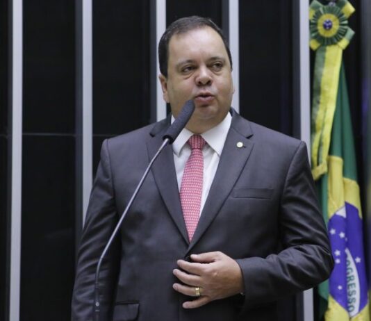 Relator diz que PEC da Transição será votada até a próxima terça. Sessões a partir de quinta-feira serão no formato híbrido com possibilidade de votação remota