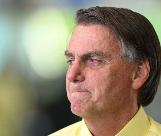 PF conclui inquérito e imputa crimes a Bolsonaro por fake news sobre vacina