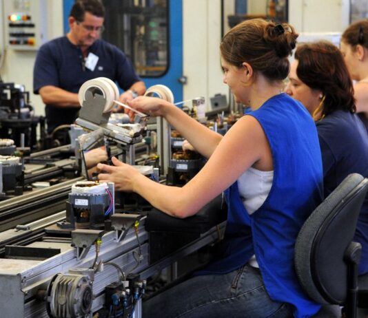 Jovens que buscam trabalho estão mais fragilizados emocionalmente. Estudo aponta que eles estão menos otimistas com o futuro