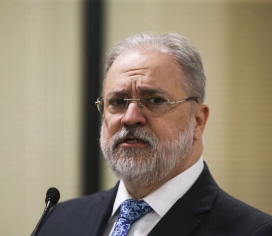 PGR pede que STF suspenda parte de indulto natalino. Para Augusto Aras, decreto é inconstitucional