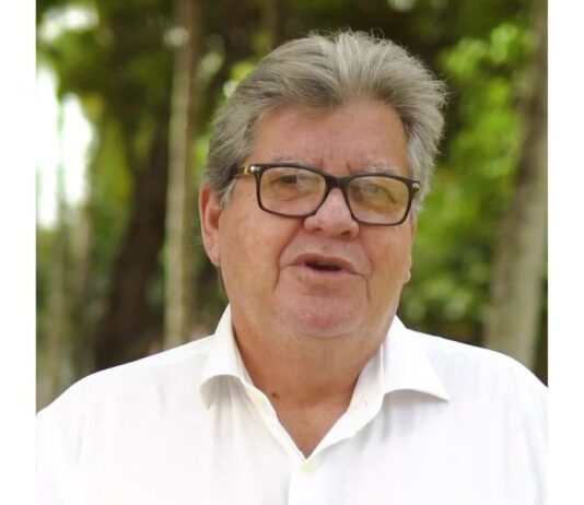 Em mensagem de fim de ano, João Azevêdo ressalta conquistas do primeiro mandato e diz que “o melhor está por vir”