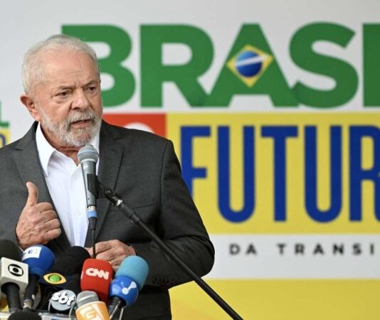 Lula anuncia primeiros nomes para equipe ministerial de seu governo