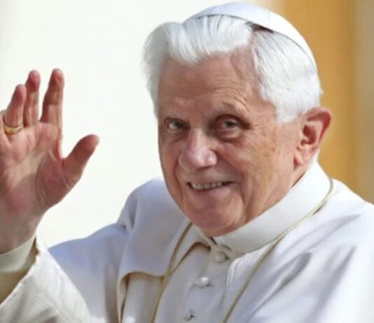 LUTO: Papa emérito Bento XVI morre aos 95 anos