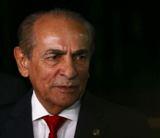 Relator do Orçamento teme caos sem aprovação da PEC da Transição. País pararia já no primeiro mês do novo governo, diz senador