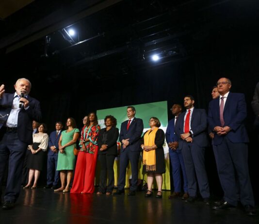 Presidente eleito Lula anuncia mais 16 ministros da futura gestão. Antes do anúncio, equipe apresentou relatório final da transição