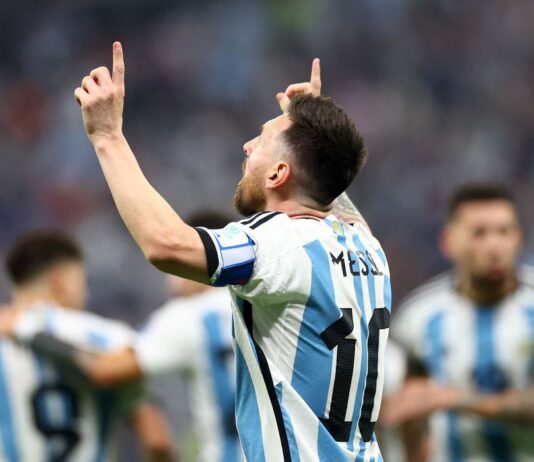 Argentina conquista o tricampeonato mundial e consagra Lionel Messi. Hermanos voltam a levantar a taça do mundo após 36 anos de espera