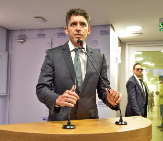 Oposição na AL espera posse para contar integrantes