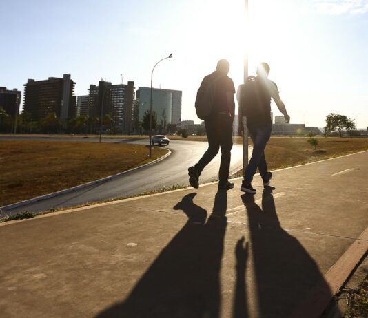 Verão no hemisfério sul começa nesta quarta-feira. Estação vai até o dia 20 de março de 2023