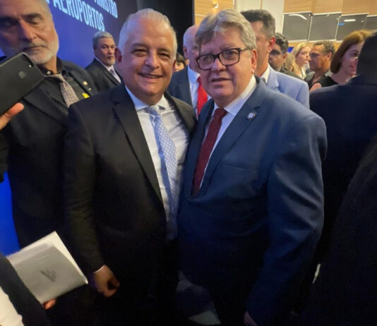 João Azevêdo prestigia posses de cinco ministros e destaca importância do diálogo com o governo federal