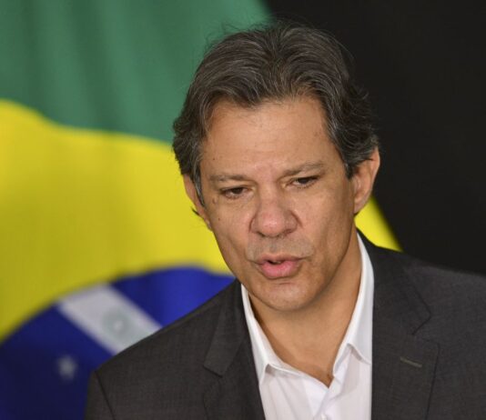 Salário mínimo “vai ser pago normalmente”, diz Haddad. Valor de R$ 1.320 depende de edição de medida provisória