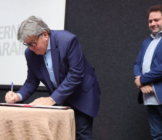 João Azevêdo autoriza medidas econômicas para beneficiar setor produtivo e assina protocolos de intenções para instalação de novos empreendimentos na Paraíba