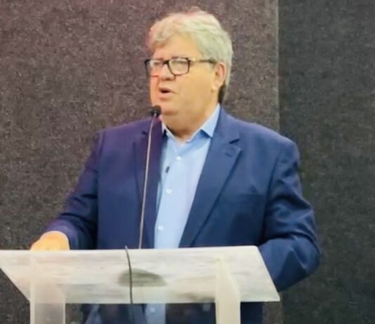 João oficializa reajuste para comissionados; confira os valores