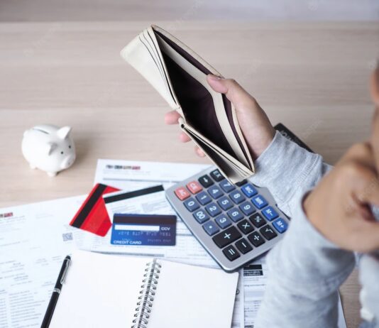 Especialista dá dicas para começar o ano sem dívidas