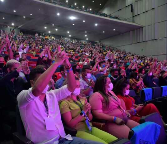 Especialistas revelam como construir networking da forma correta