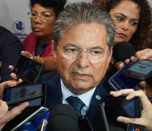 Adriano Galdino confirma sessão para votar LOA e contas de João Azevêdo e Ricardo Coutinho