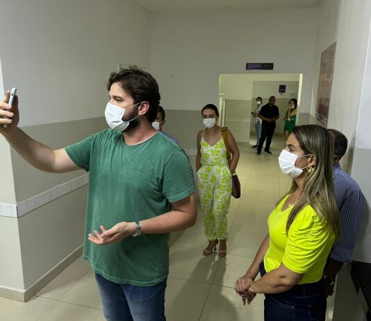 Vereadora Carol Gomes acompanha prefeito Bruno Cunha Lima em ocorrência na maternidade municipal