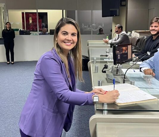 Carol Gomes é empossada como 1° secretária da Mesa Diretora do segundo biênio da CMCG