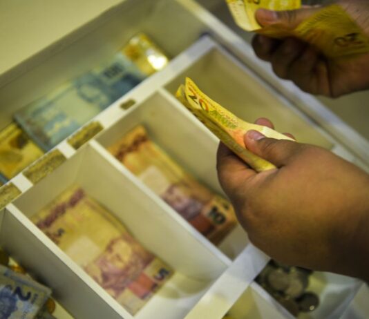 Contribuição do MEI subirá para R$ 66 em fevereiro. Valor segue salário mínimo de R$ 1.320 previsto no Orçamento